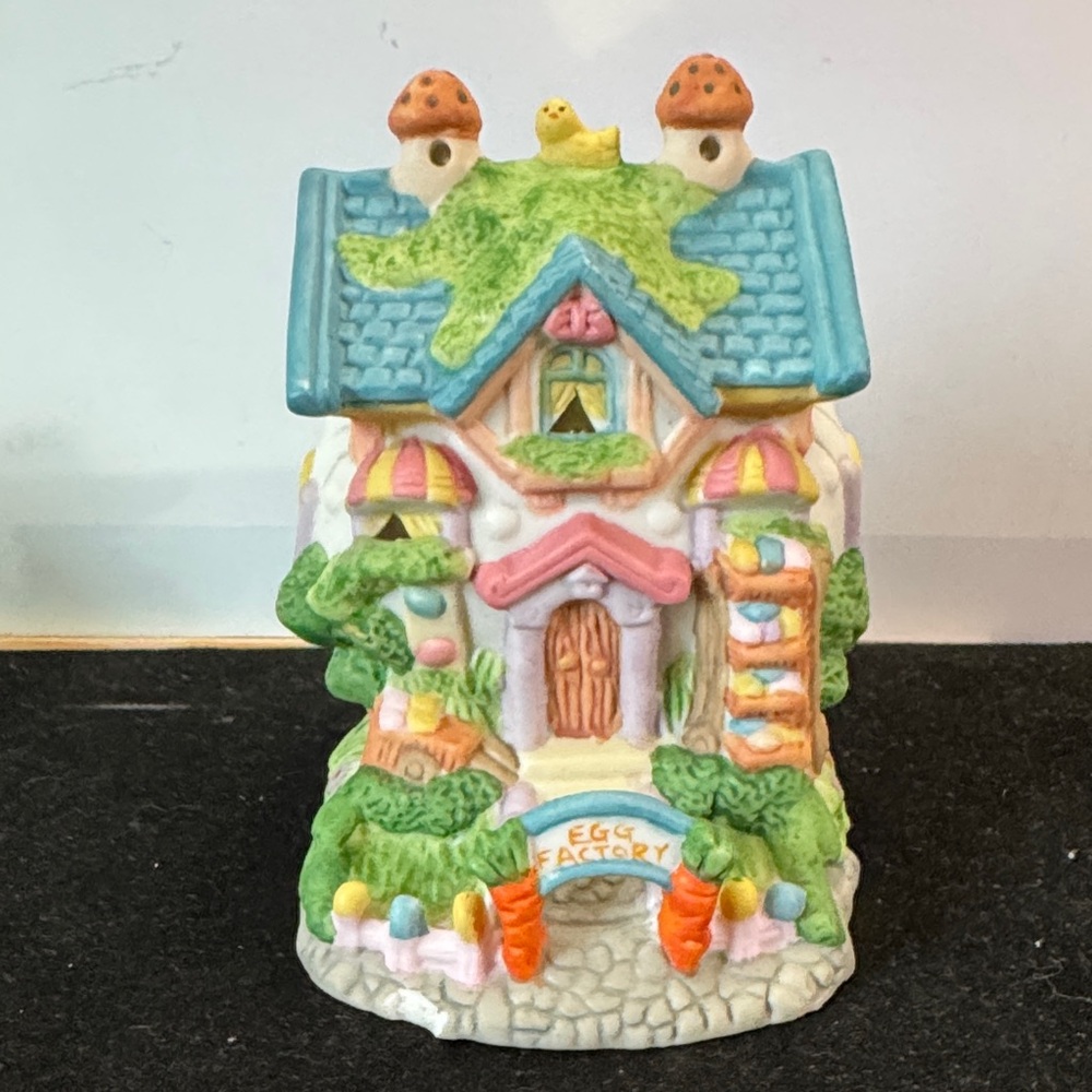 Bunny Towne Easter porcelain, hand-painted Colorful Ceramic Egg Factory Figurine - Picture 1 of 5
